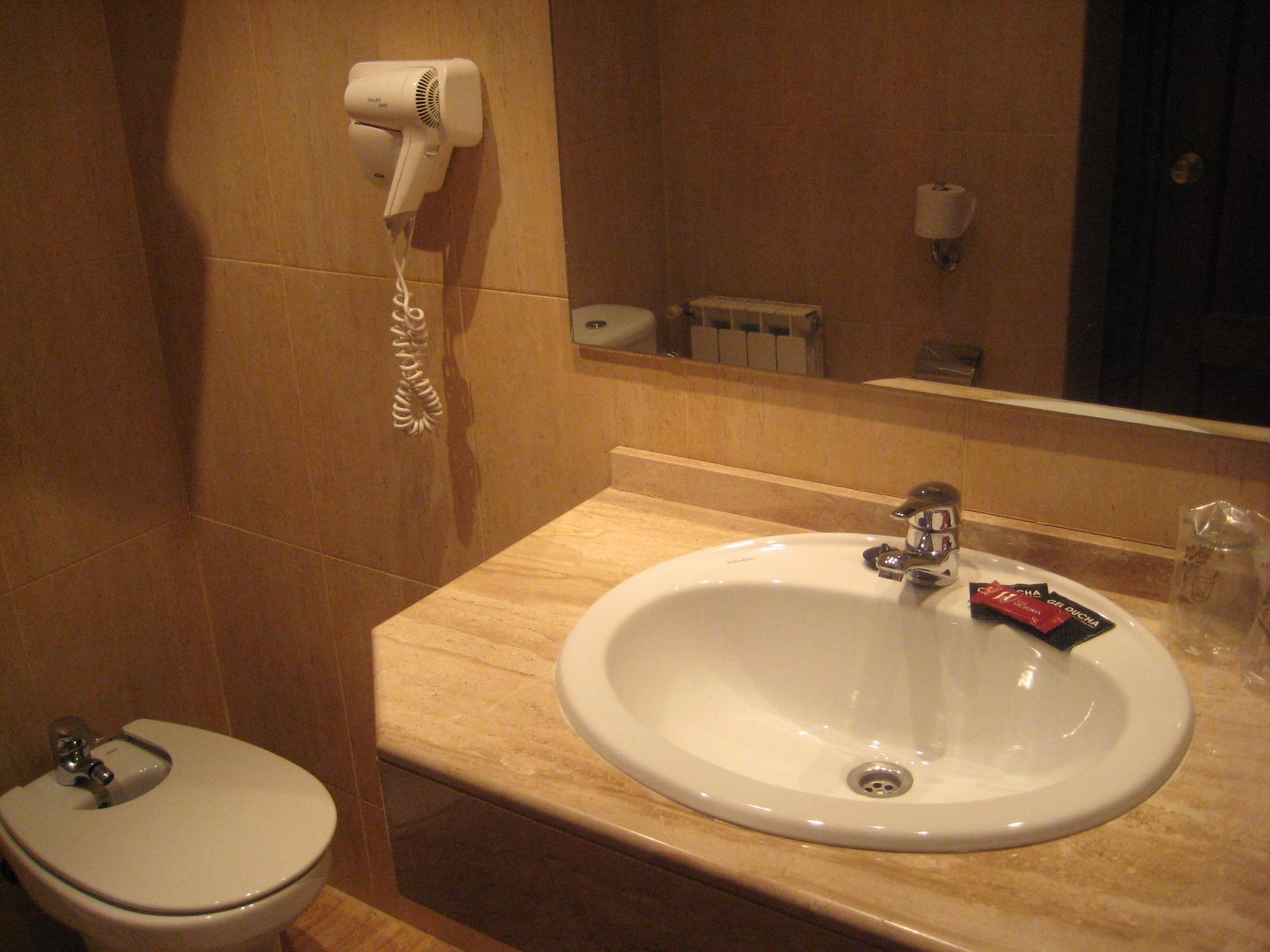 Hotel Victoria Linares  Ngoại thất bức ảnh