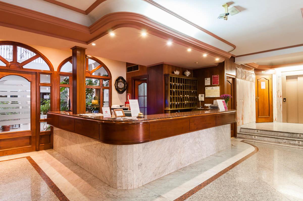 Hotel Victoria Linares  Ngoại thất bức ảnh