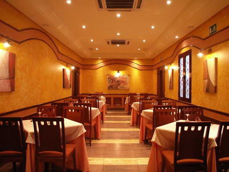 Hotel Victoria Linares  Ngoại thất bức ảnh